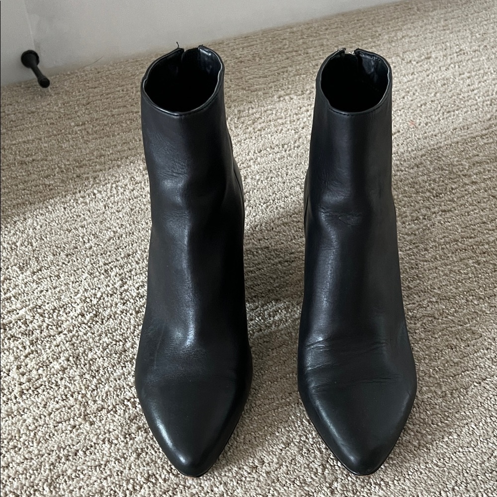 Dolce Vita Sleek Black Ankle Boots.
Size 10